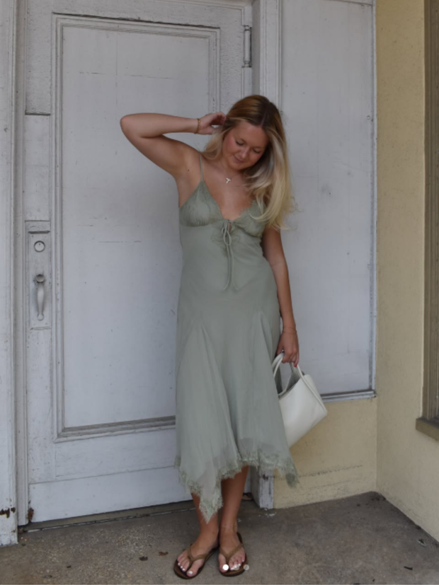 <h2>MIDI DRESSES</h2>