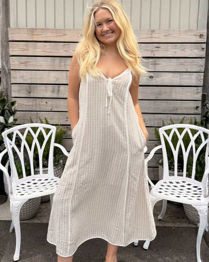 Sweetheart Neckline Contrast Piping Detail Sleeveless Midi Dress